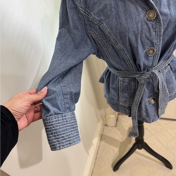 Chico's 100% cotton Blue light denim Jacket w/  Belted Waist sz 2 Vanity = Large - Picture 3 of 10
